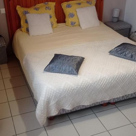 Chambre D'Hotes Les Ormeaux Saint-Georges-des-Côteaux Exteriör bild